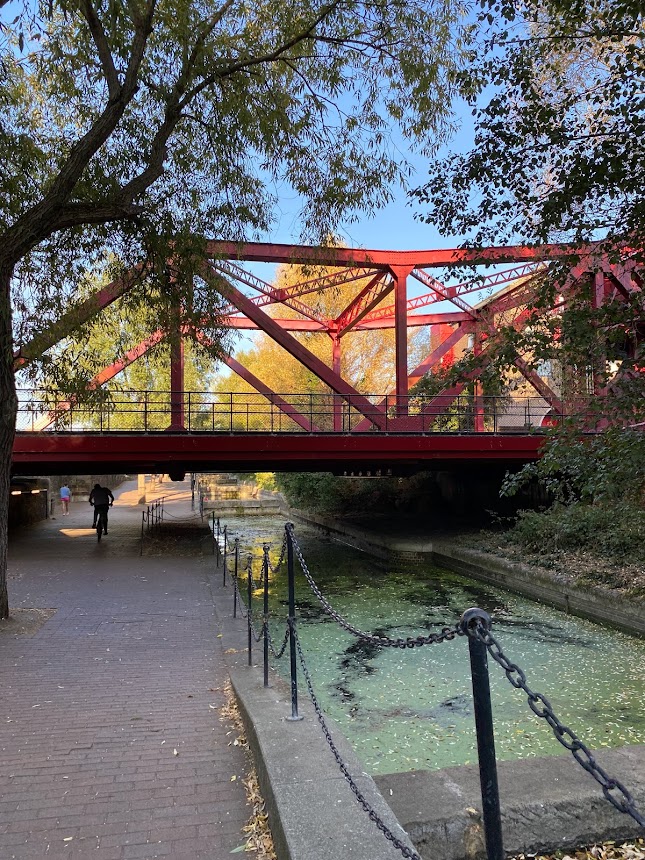 The walk to Shadwell Basin, a lovely spot to swim in London